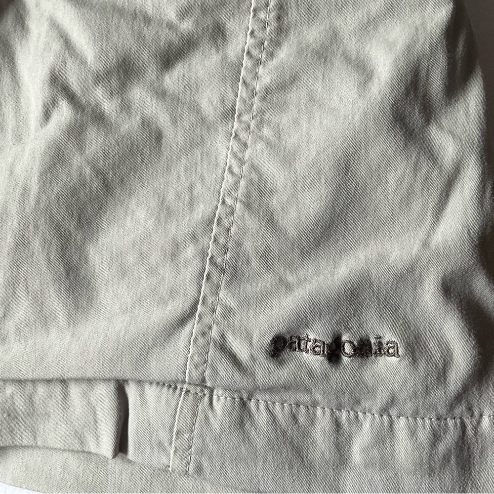 Patagonia Light Khaki Shorts mens size 34